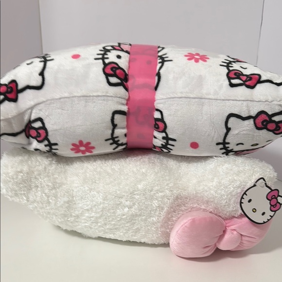 New Hello Kitty 2 Pack Decorative Pillows. - Picture 5 of 14